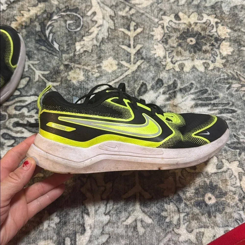 Nike Boys Cosmic Runner Sneaker